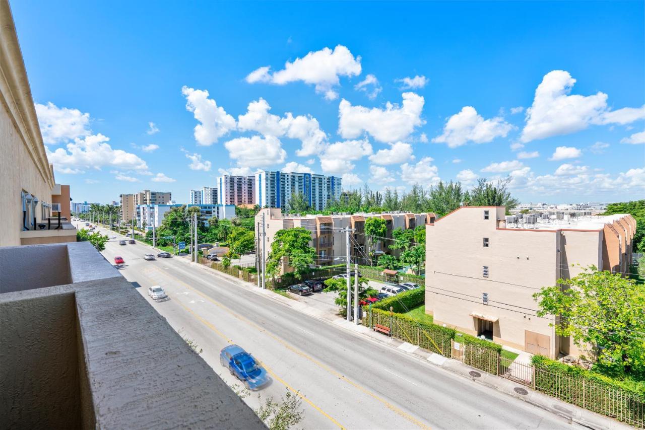 Airport Getaway Apartment Miami Luaran gambar
