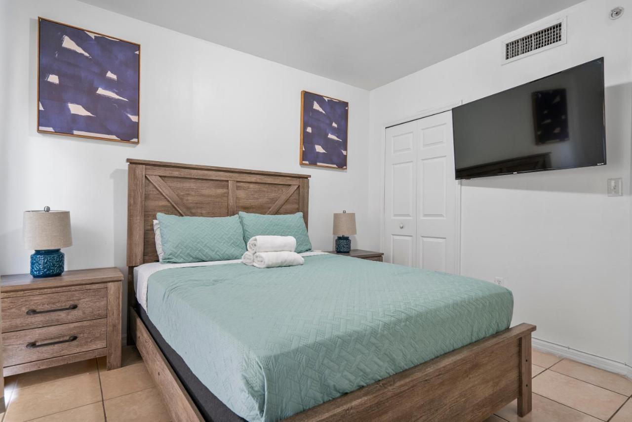 Airport Getaway Apartment Miami Luaran gambar