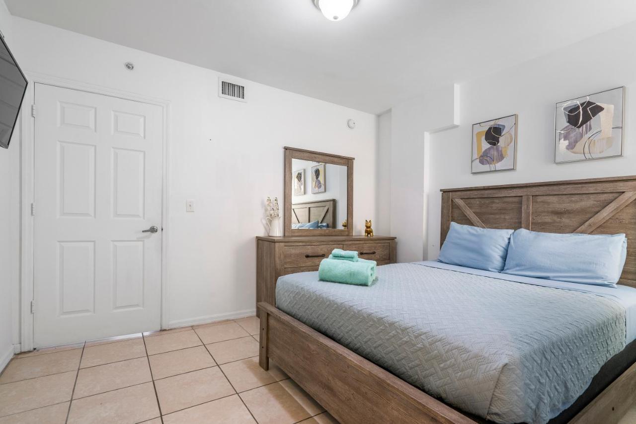 Airport Getaway Apartment Miami Luaran gambar
