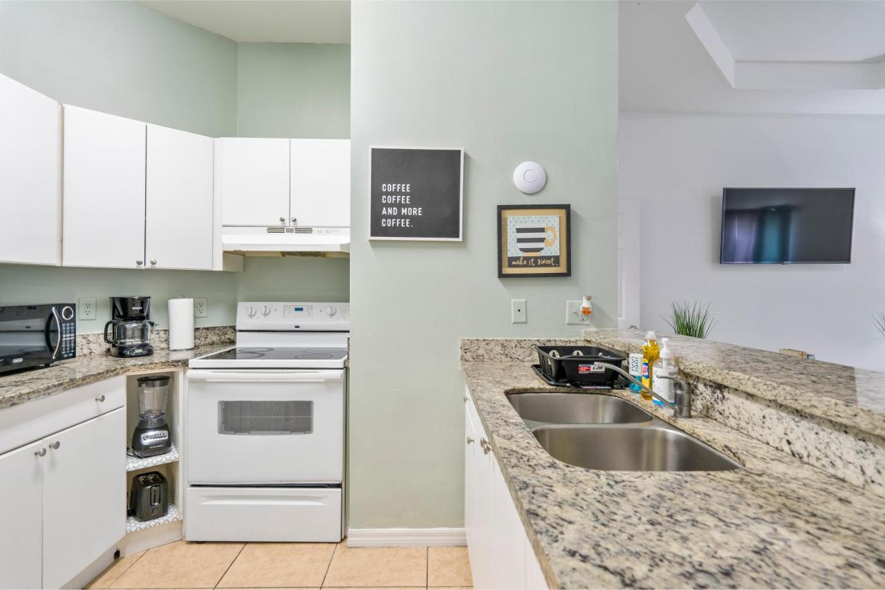Airport Getaway Apartment Miami Luaran gambar
