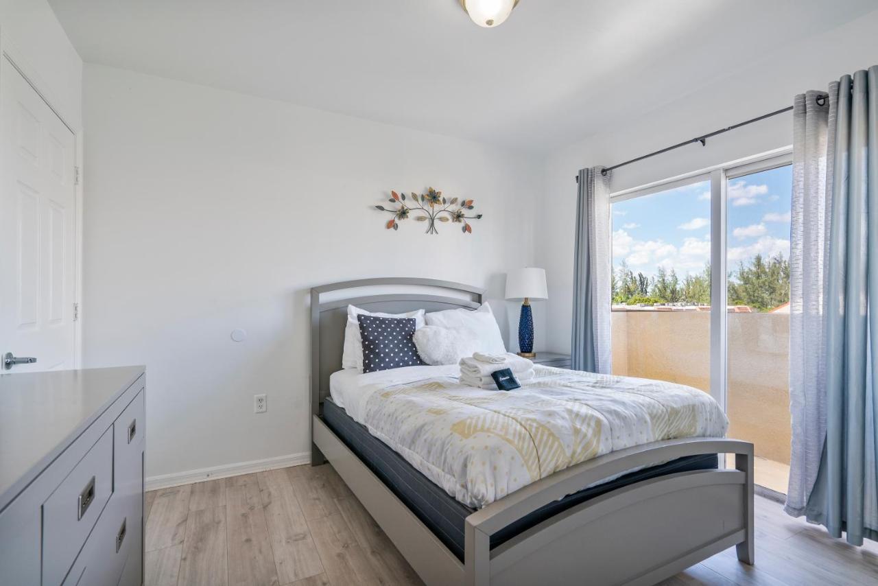 Airport Getaway Apartment Miami Luaran gambar