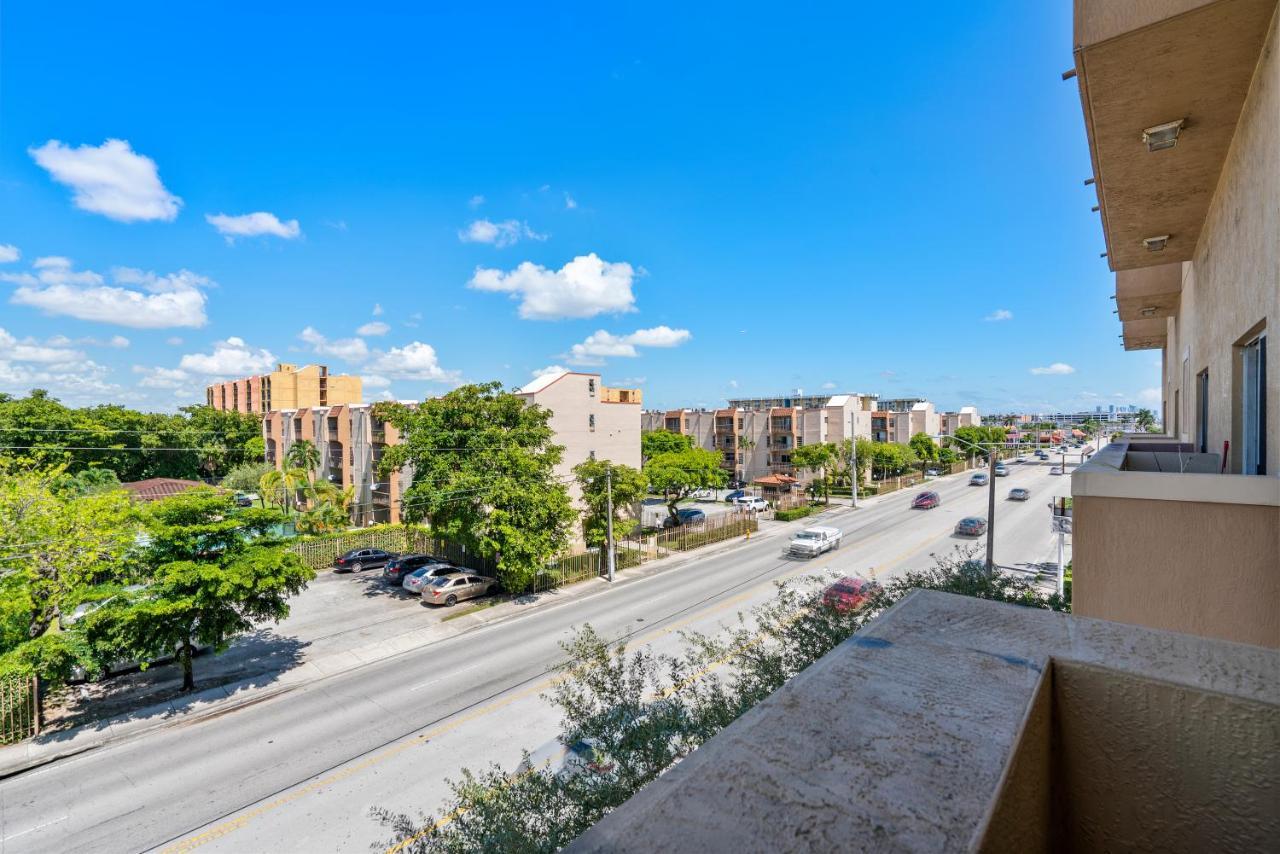 Airport Getaway Apartment Miami Luaran gambar