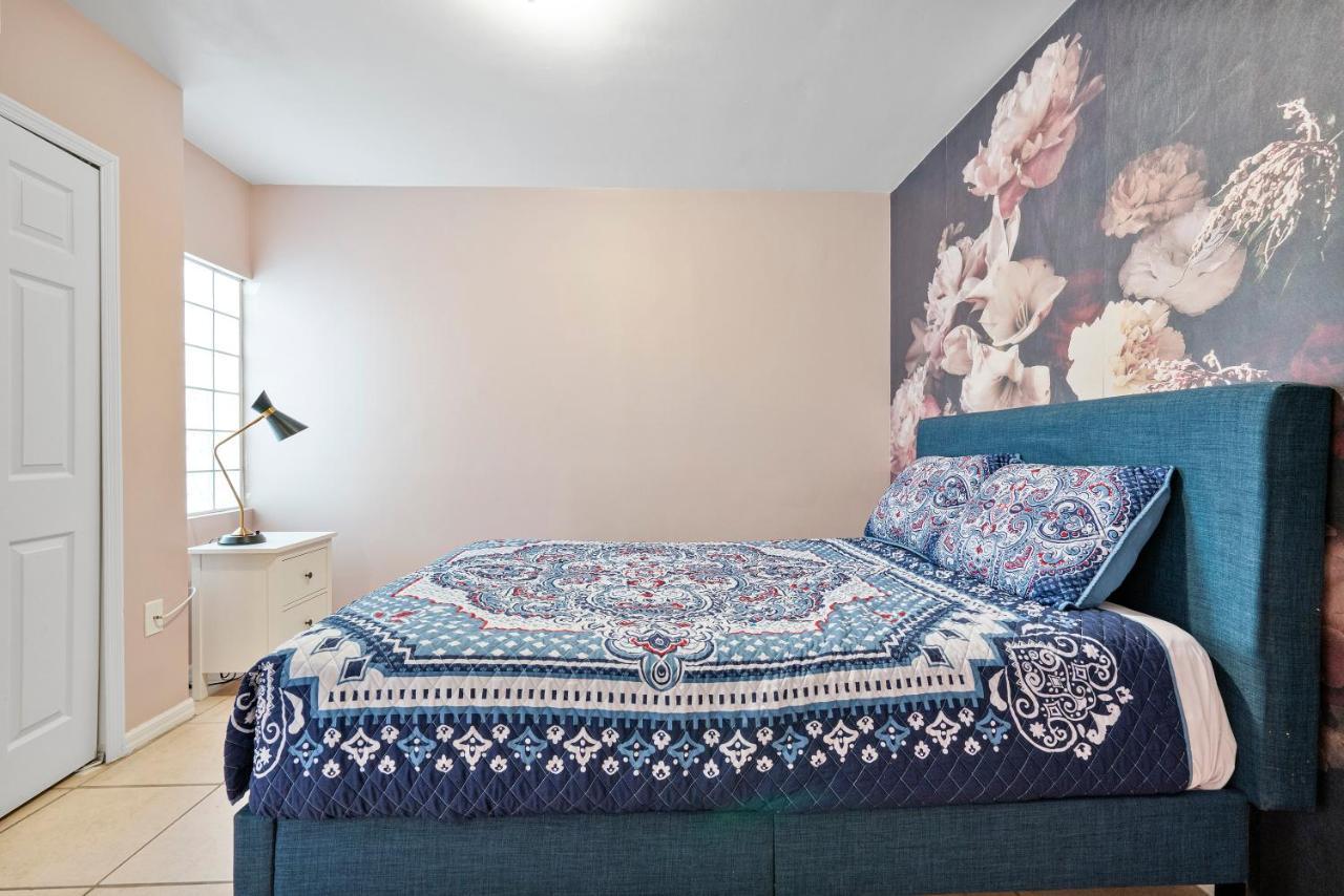 Airport Getaway Apartment Miami Luaran gambar