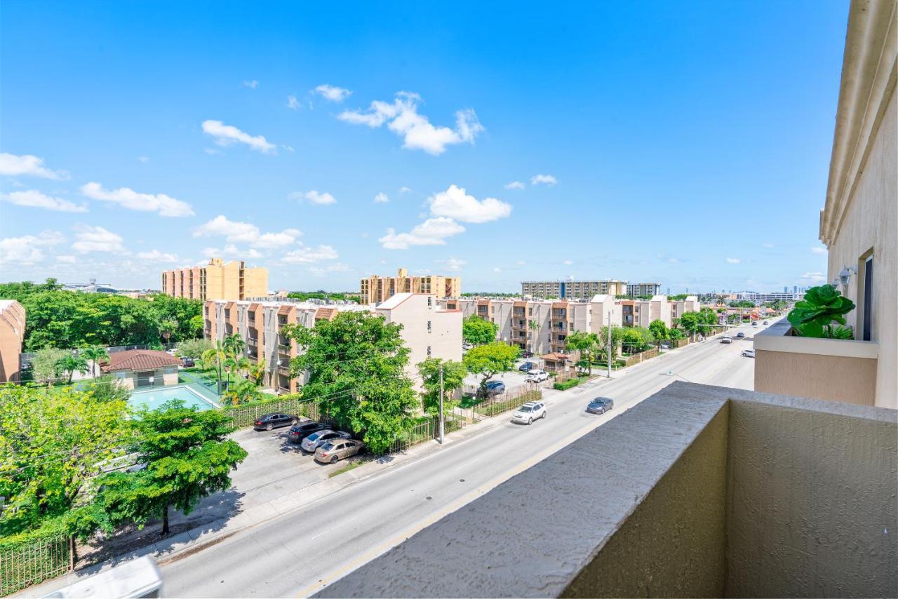 Airport Getaway Apartment Miami Luaran gambar