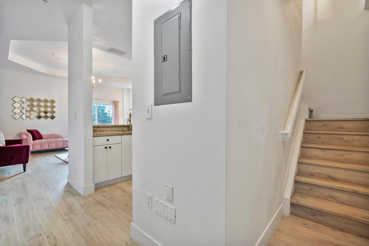 Airport Getaway Apartment Miami Luaran gambar